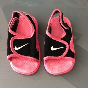 Toddler Nike sandals 5c